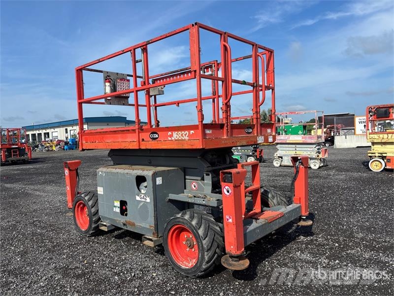 SkyJack SJ6832 RT Scissor lifts