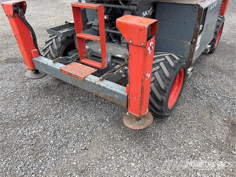SkyJack SJ6832 RT Šķerveida pacēlāji