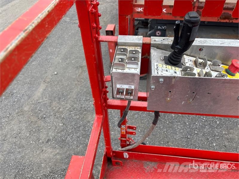 SkyJack SJ6832 RT Škaraste platforme