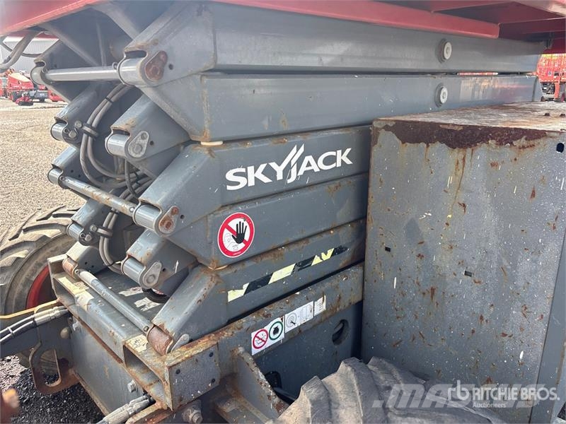 SkyJack SJ6832 RT Saxliftar