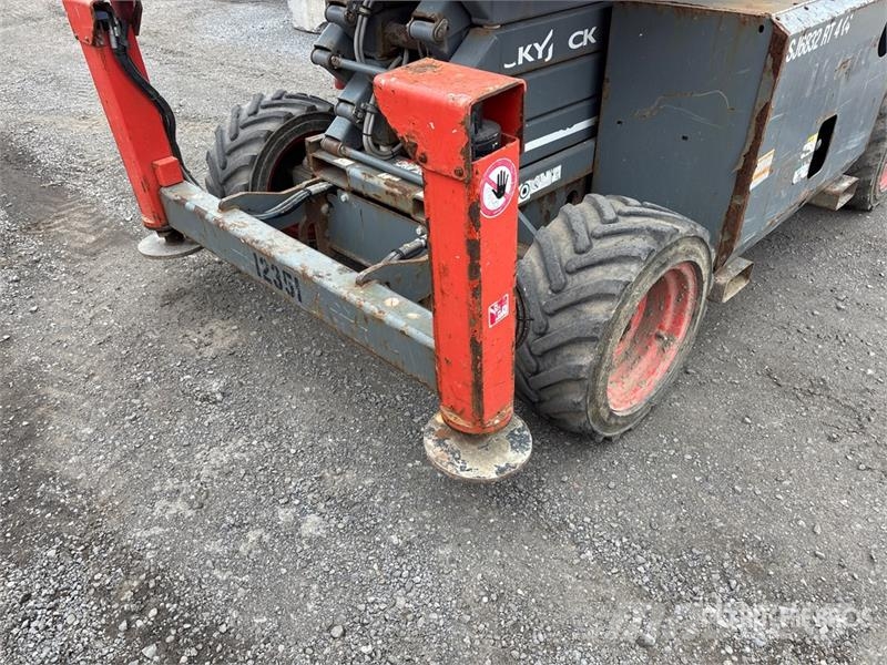 SkyJack SJ6832 RT Šķerveida pacēlāji