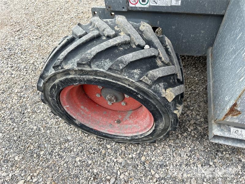 SkyJack SJ6832 RT Šķerveida pacēlāji