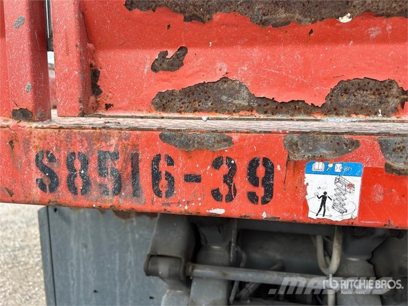 SkyJack SJ6832 RT Šķerveida pacēlāji
