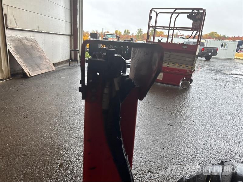 SkyJack SJ6832 RT Šķerveida pacēlāji