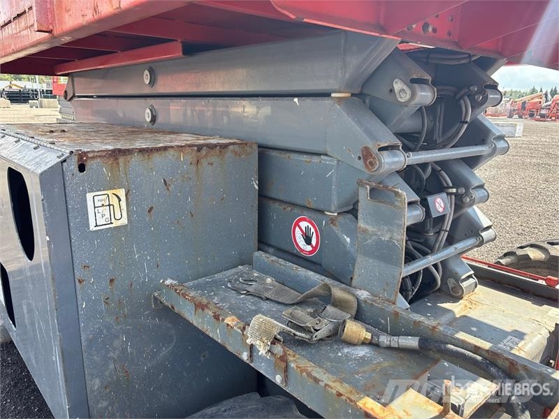 SkyJack SJ6832 RT Saxliftar