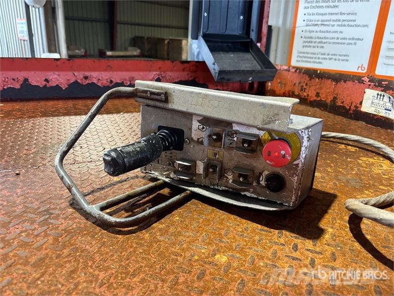 SkyJack SJ6832 RT Šķerveida pacēlāji