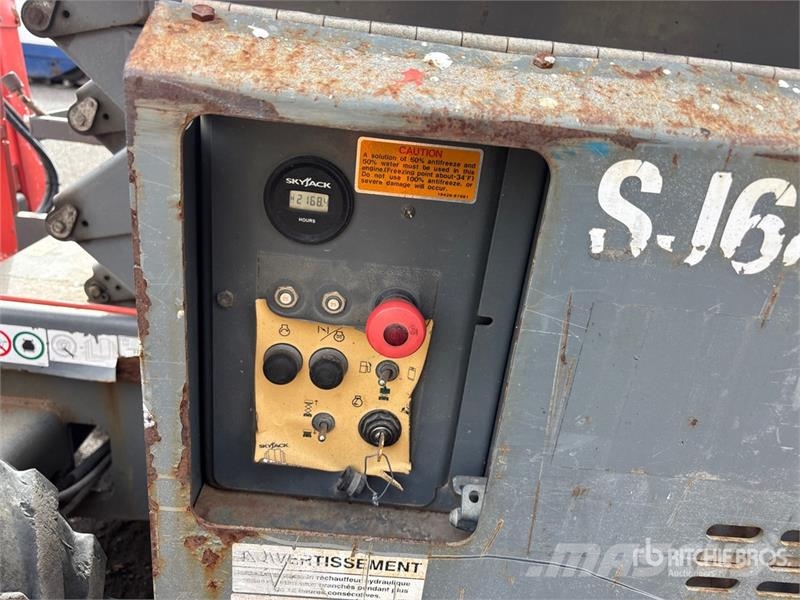 SkyJack SJ6832 RT Ножничные подъемники