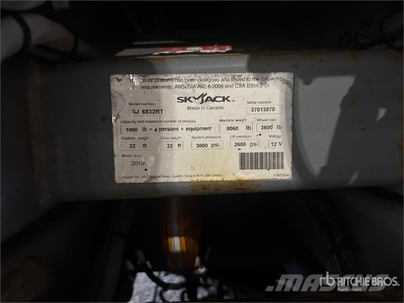 SkyJack SJ6832 RT Šķerveida pacēlāji
