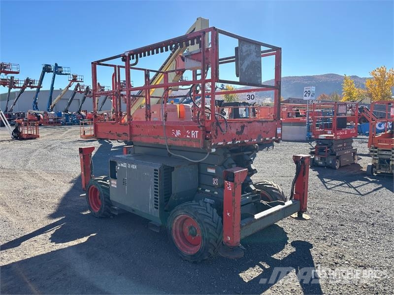 SkyJack SJ6832 RT رافعات مقصية الشكل