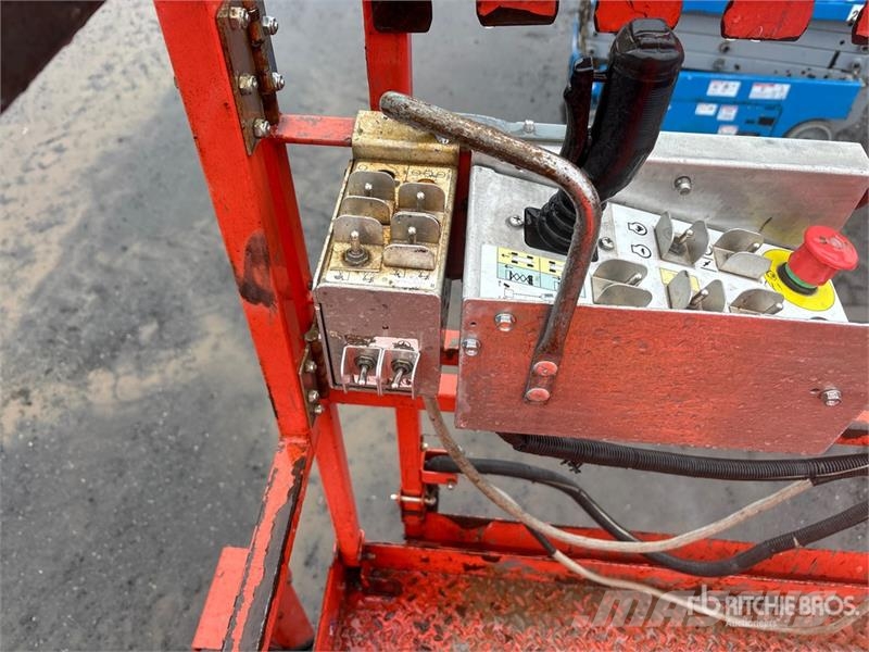 SkyJack SJ6832 RT Šķerveida pacēlāji