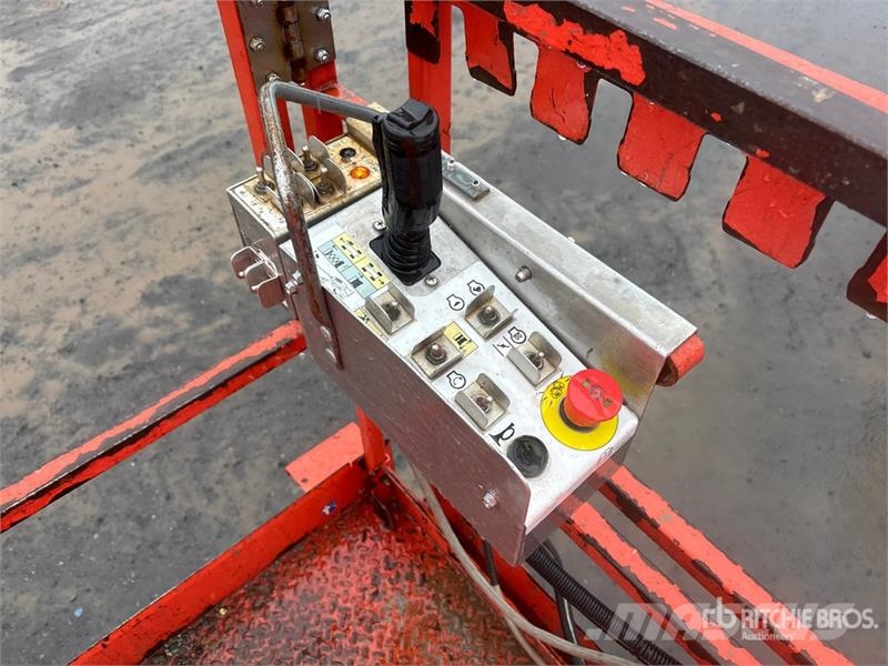SkyJack SJ6832 RT Šķerveida pacēlāji