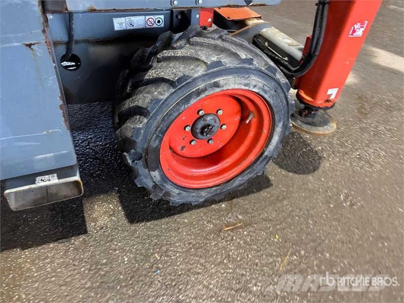 SkyJack SJ6832 RT Šķerveida pacēlāji