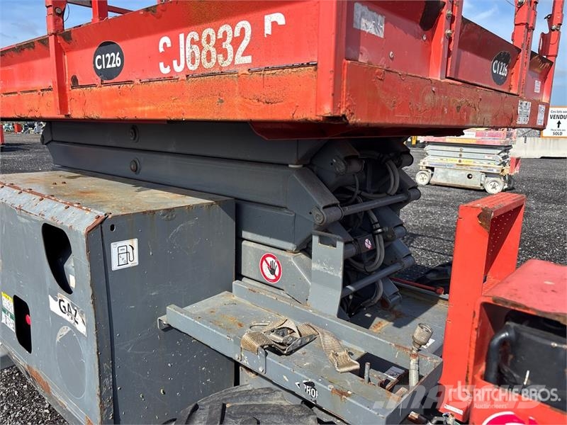 SkyJack SJ6832 RT Scissor lifts