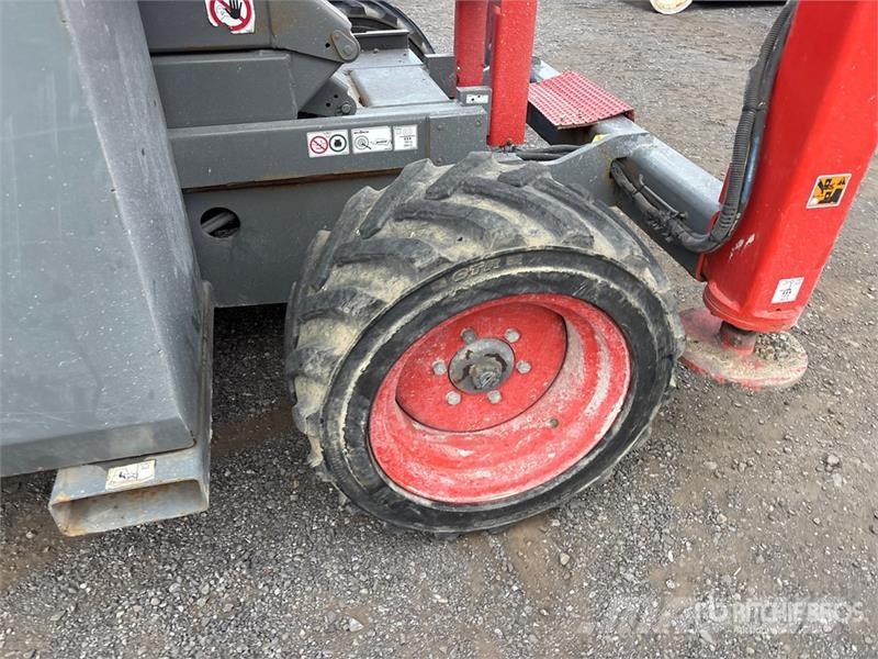 SkyJack SJ6832 RT Šķerveida pacēlāji