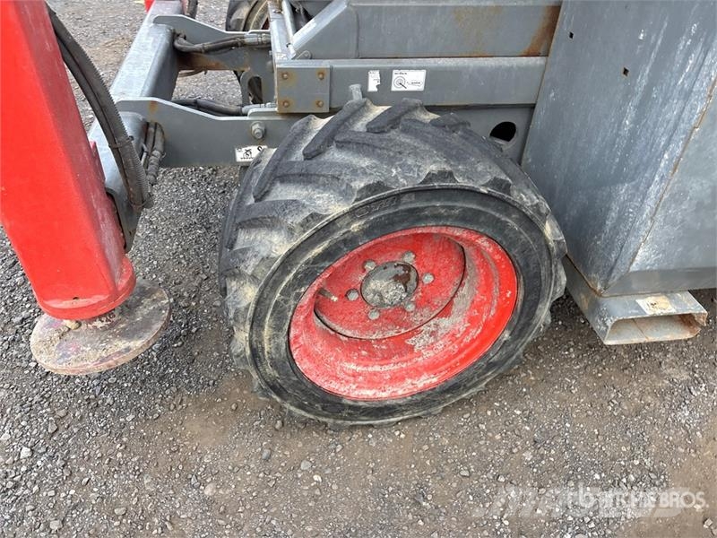SkyJack SJ6832 RT Šķerveida pacēlāji