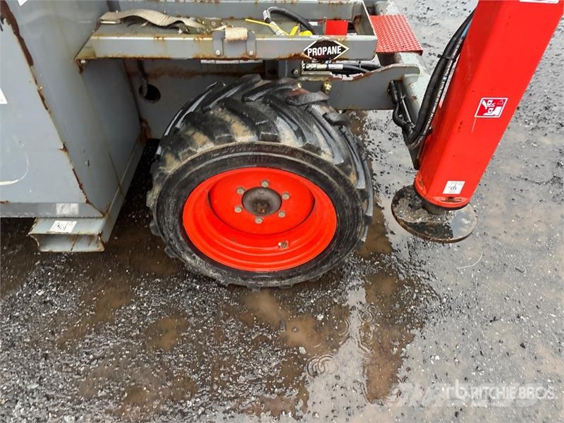SkyJack SJ6832 RT Šķerveida pacēlāji