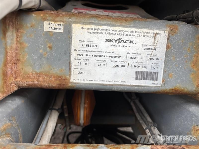 SkyJack SJ6832 RT رافعات مقصية الشكل