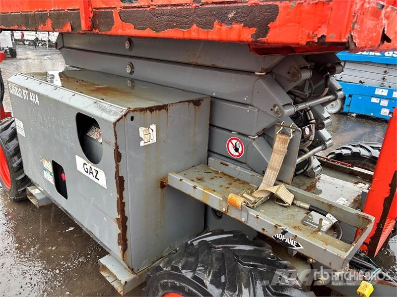 SkyJack SJ6832 RT Šķerveida pacēlāji