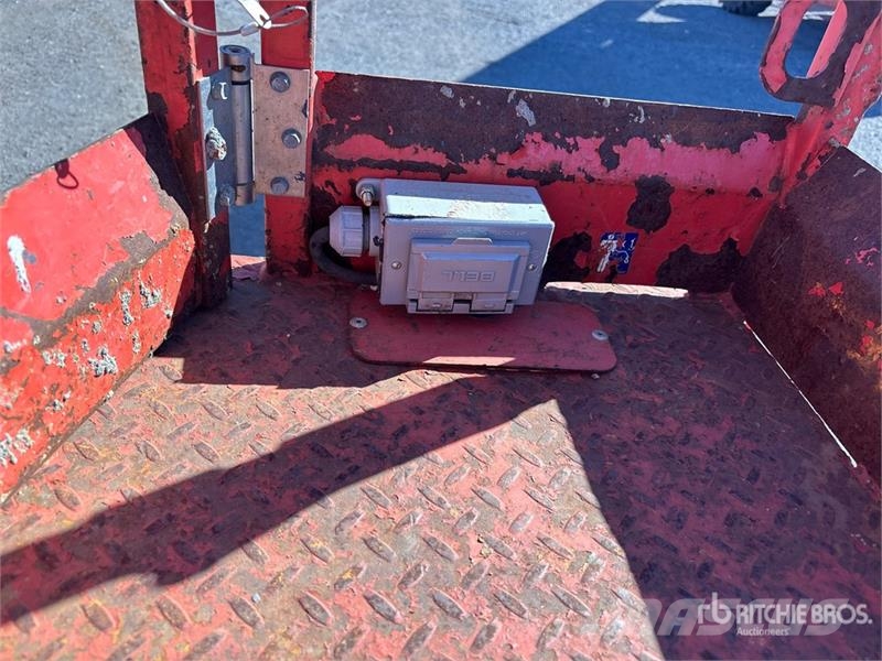 SkyJack SJ6832 RT رافعات مقصية الشكل