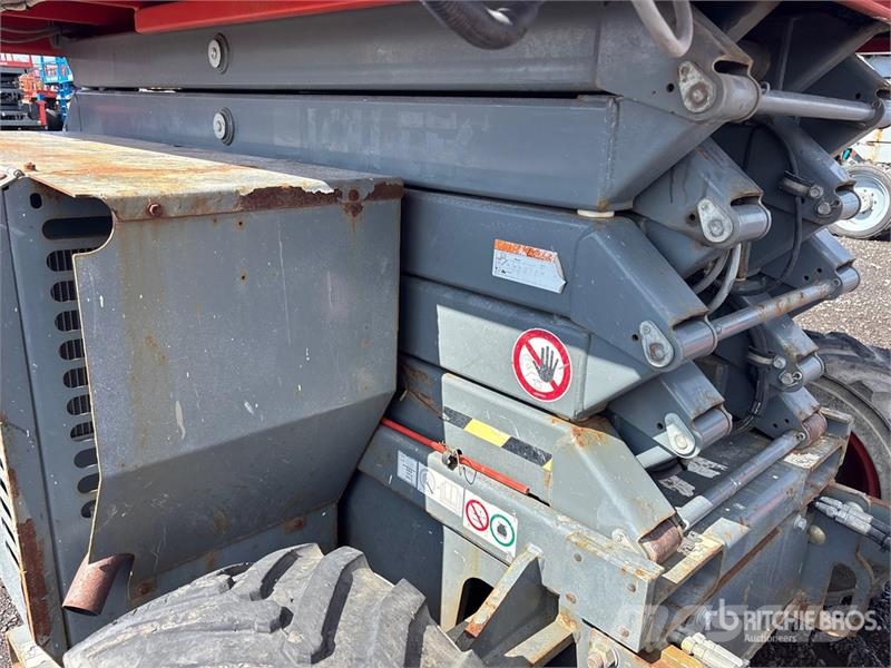 SkyJack SJ6832 RT Saxliftar