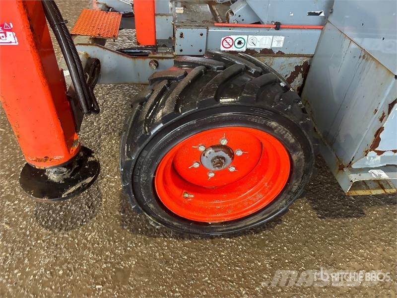 SkyJack SJ6832 RT Šķerveida pacēlāji