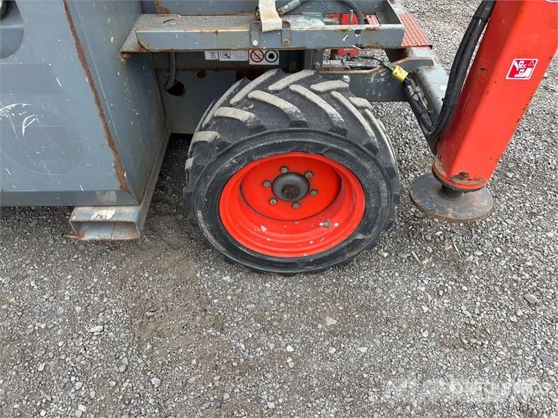 SkyJack SJ6832 RT Šķerveida pacēlāji