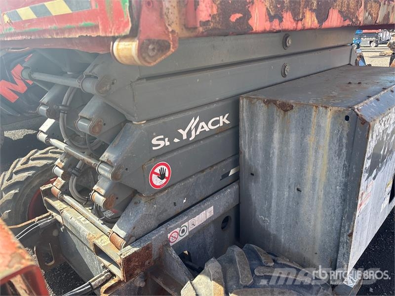 SkyJack SJ6832 RT Ножничные подъемники