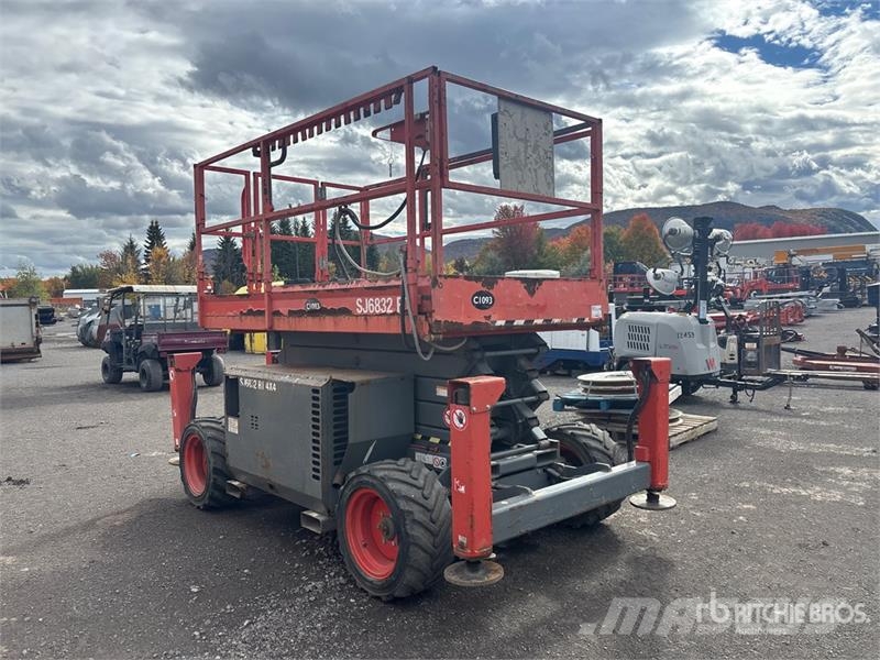 SkyJack SJ6832 RT Ножничные подъемники