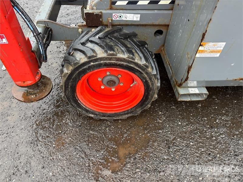 SkyJack SJ6832 RT Šķerveida pacēlāji