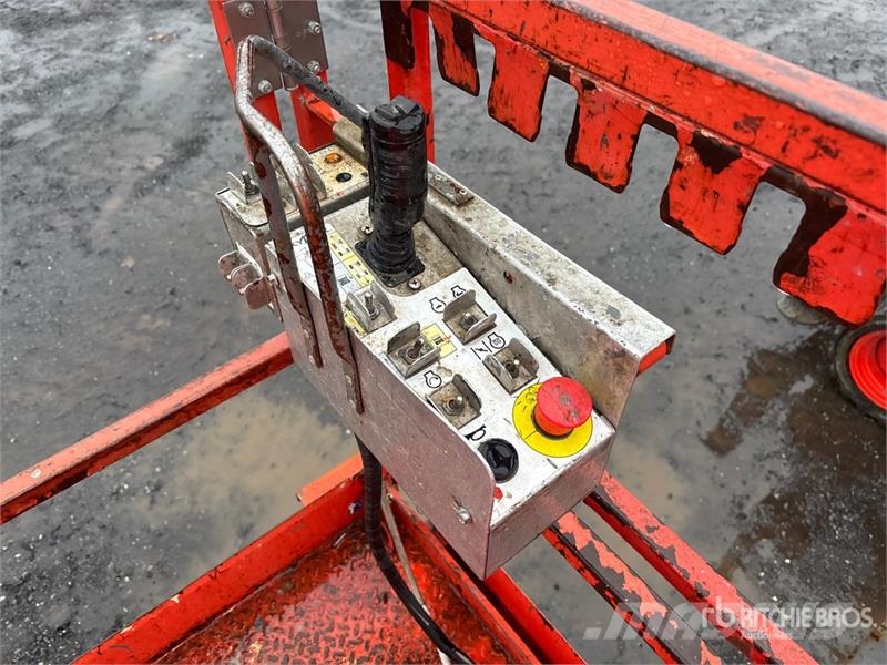 SkyJack SJ6832 RT Šķerveida pacēlāji