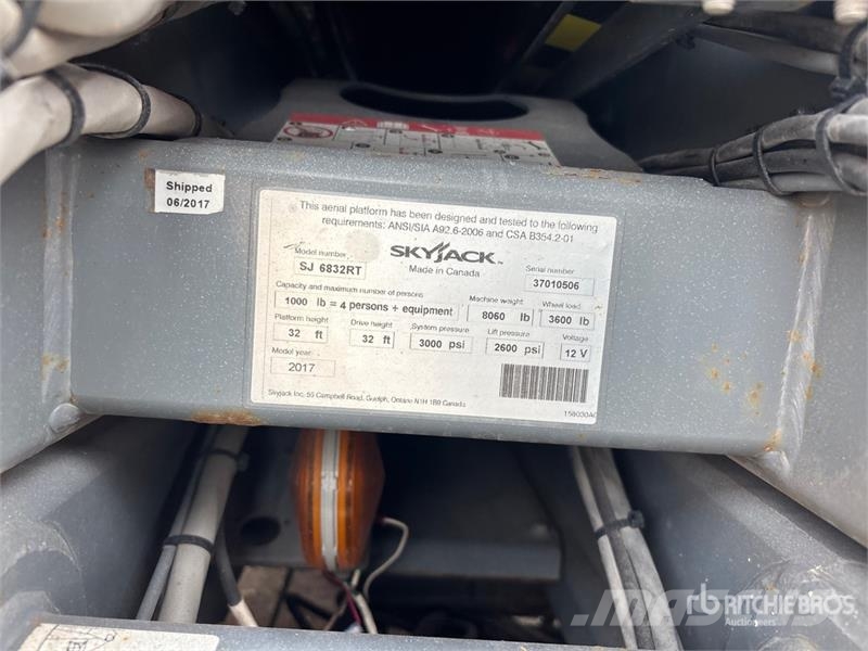SkyJack SJ6832 RT Ножничные подъемники
