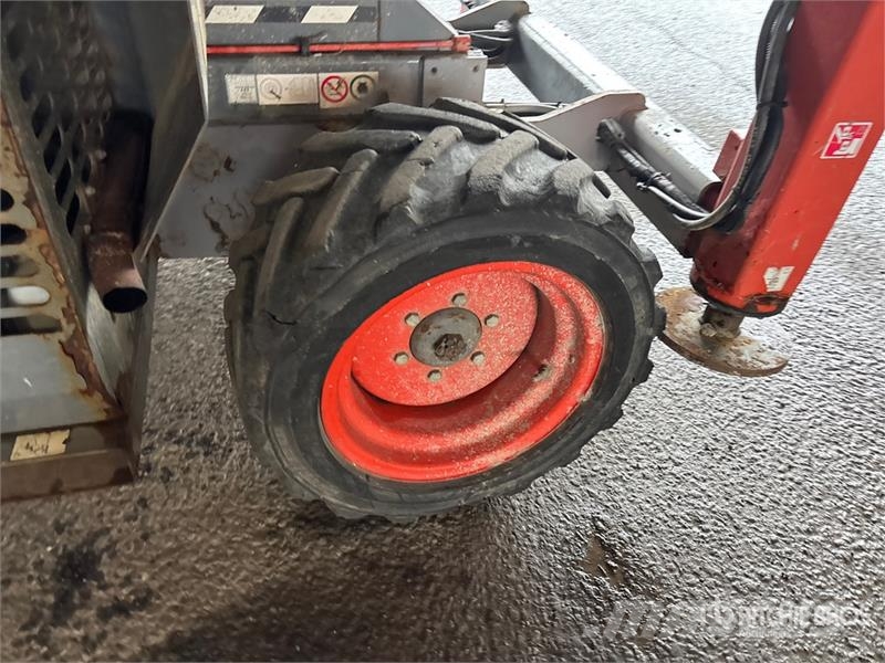 SkyJack SJ6832 RT Šķerveida pacēlāji