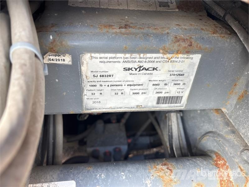 SkyJack SJ6832 RT Ножничные подъемники