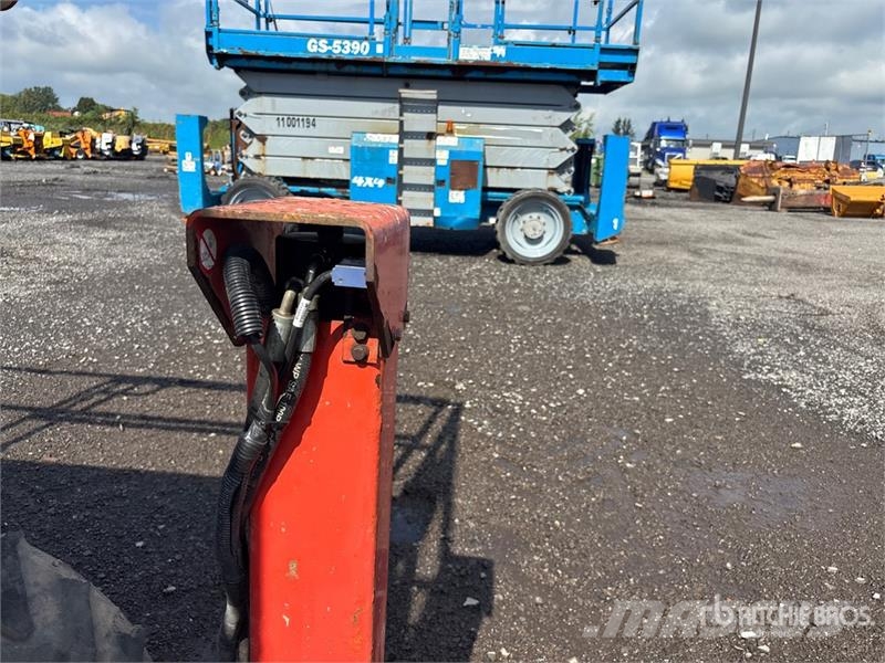 SkyJack SJ6832 RT Saxliftar