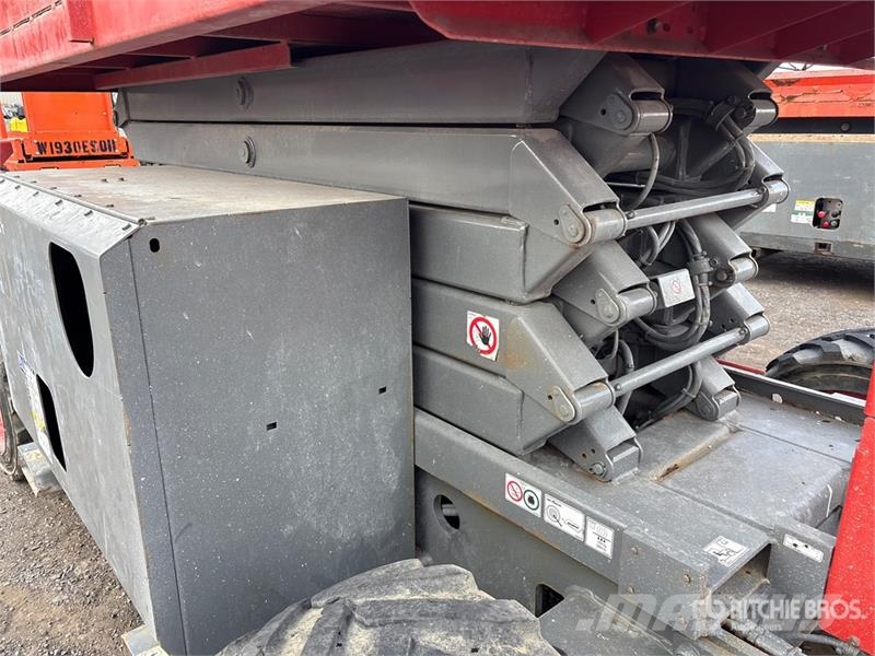 SkyJack SJ6832 RT Šķerveida pacēlāji