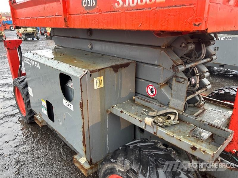 SkyJack SJ6832 RT Šķerveida pacēlāji