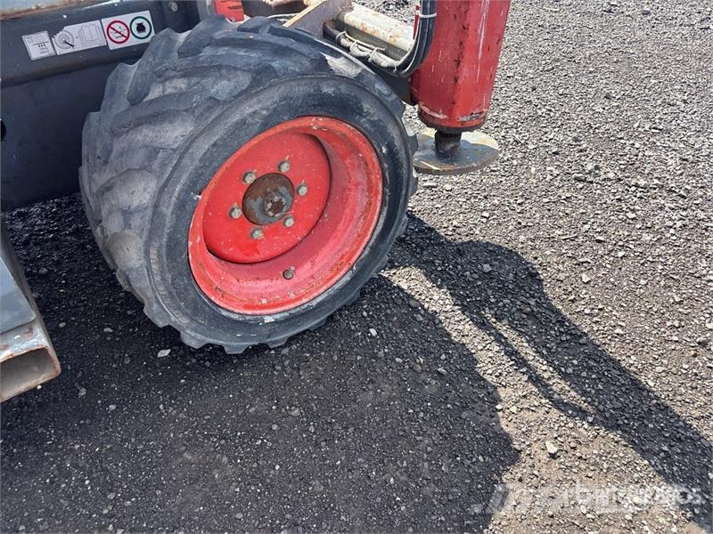 SkyJack SJ6832 RT Saxliftar