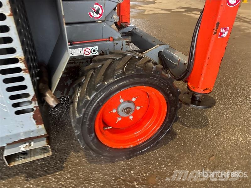 SkyJack SJ6832 RT Šķerveida pacēlāji