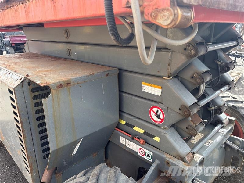 SkyJack SJ6832 RT Ножничные подъемники