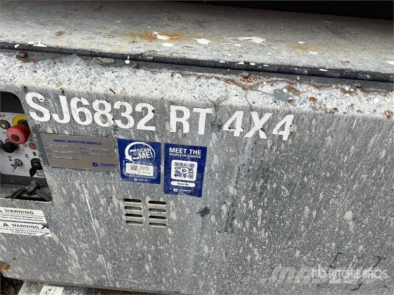 SkyJack SJ6832 RT Šķerveida pacēlāji