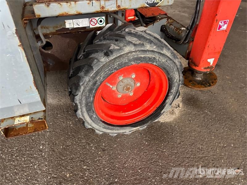 SkyJack SJ6832 RT Šķerveida pacēlāji