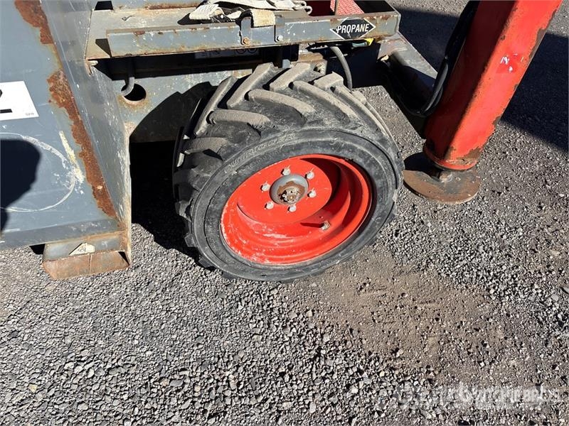 SkyJack SJ6832 RT رافعات مقصية الشكل