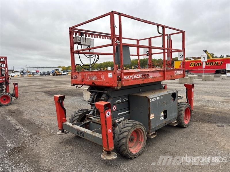 SkyJack SJ6832 RT Šķerveida pacēlāji