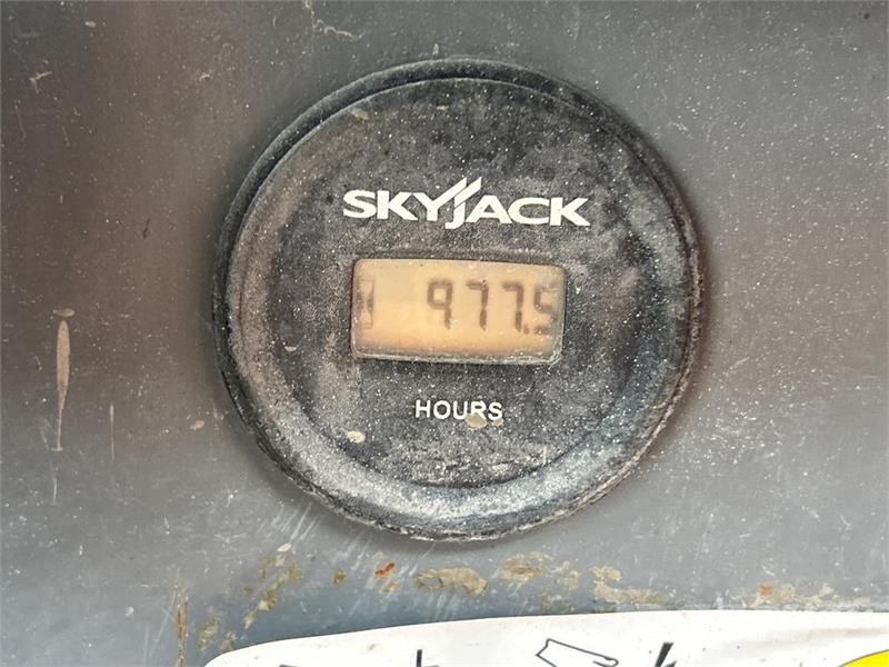 SkyJack SJ6832 RT Šķerveida pacēlāji
