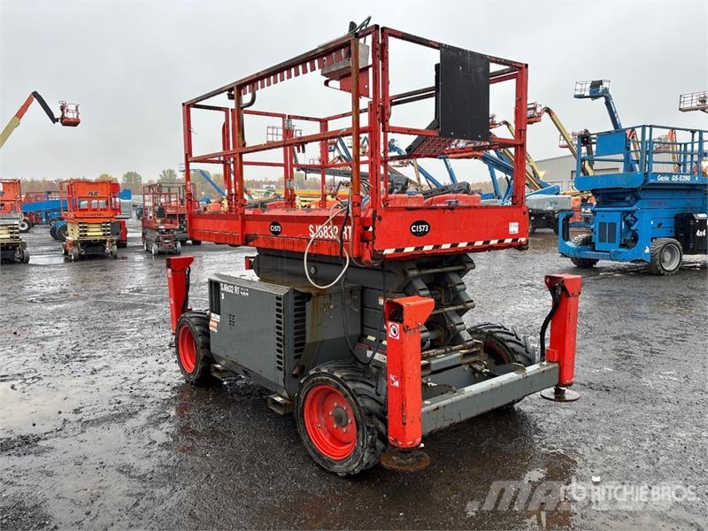 SkyJack SJ6832 RT Šķerveida pacēlāji