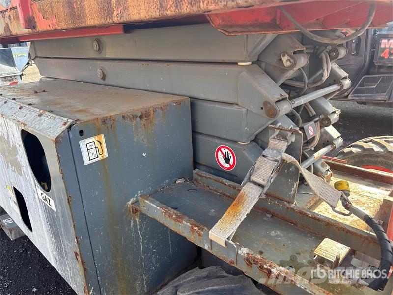 SkyJack SJ6832 RT Ножничные подъемники