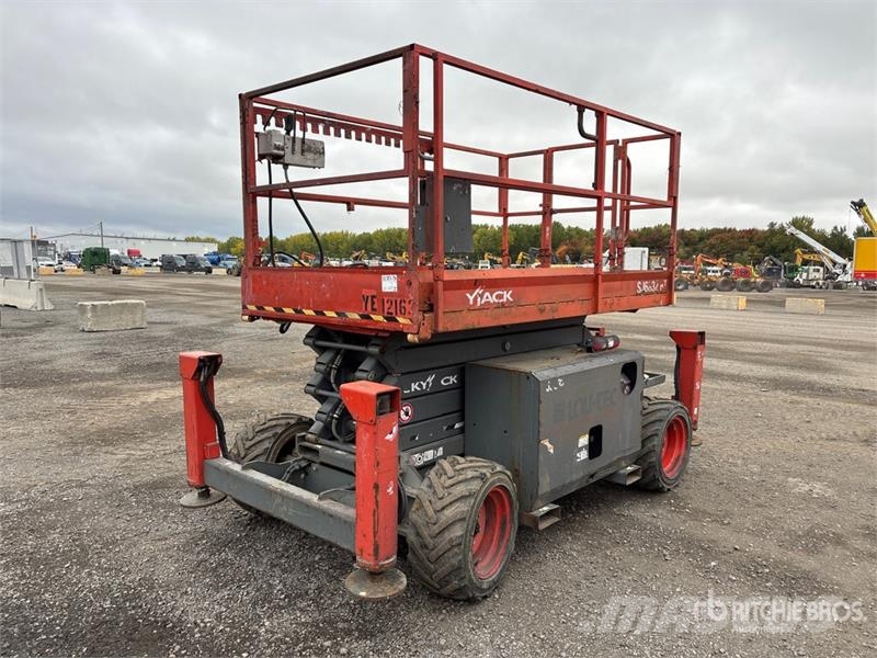 SkyJack SJ6832 RT Šķerveida pacēlāji