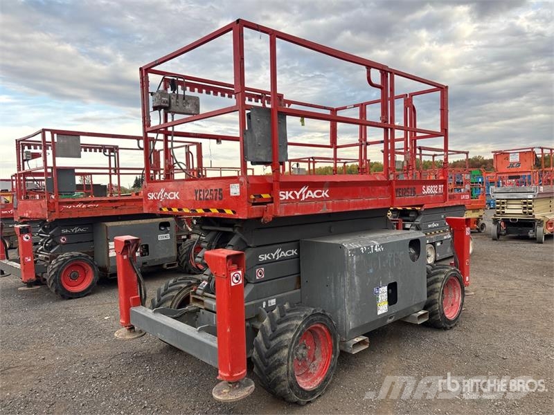 SkyJack SJ6832 RT Šķerveida pacēlāji