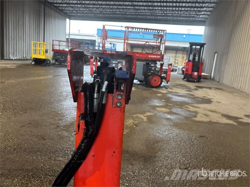 SkyJack SJ6832 RT Šķerveida pacēlāji
