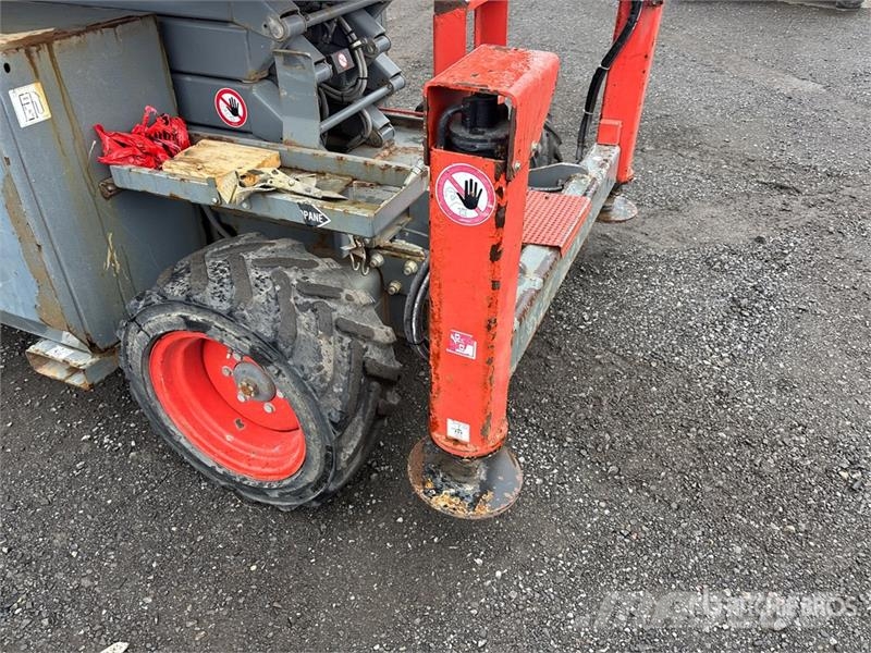 SkyJack SJ6832 RT رافعات مقصية الشكل
